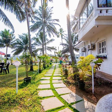 White House In Goa, Truly Amazing Experience Bed & Breakfast Saligao Dış mekan fotoğraf