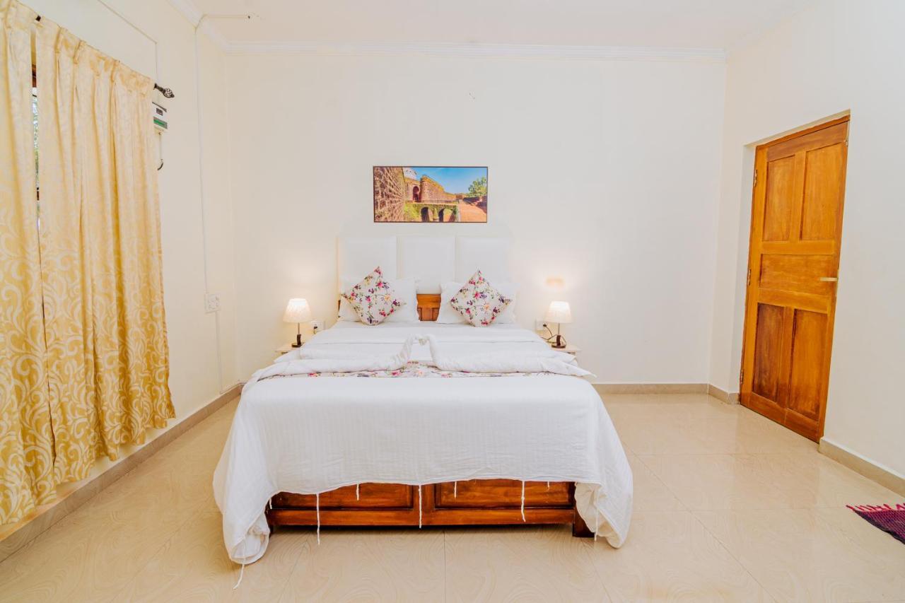 White House In Goa, Truly Amazing Experience Bed & Breakfast Saligao Dış mekan fotoğraf
